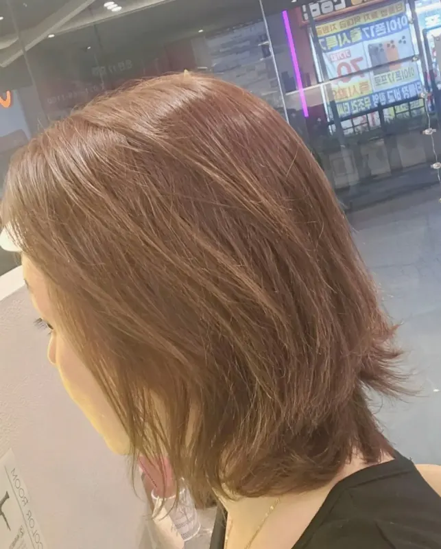 컬러룸 이충점 단발 헤어 옆모습