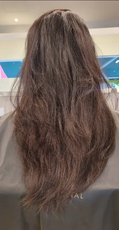 컬러룸 이충점 긴 머리 뒷모습